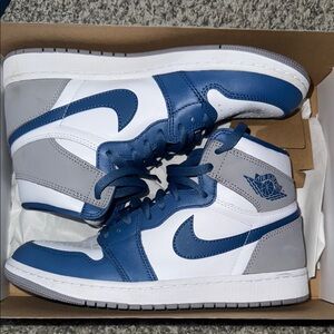 Jordan 1’s comes with box will work with budget!